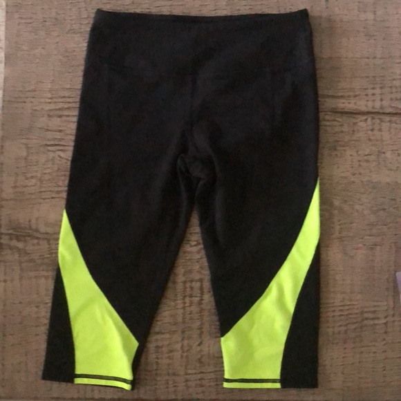 Fabletics 3 Legging Bundle - Picture 3 of 9